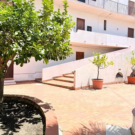 Bianco Apartment *